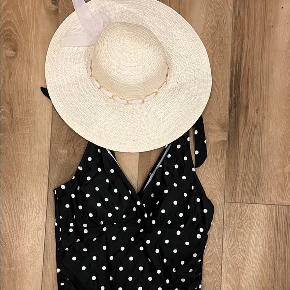 Polka Dots Women Bathing Suit Size XL With Hat NEW - Picture 2 of 2
